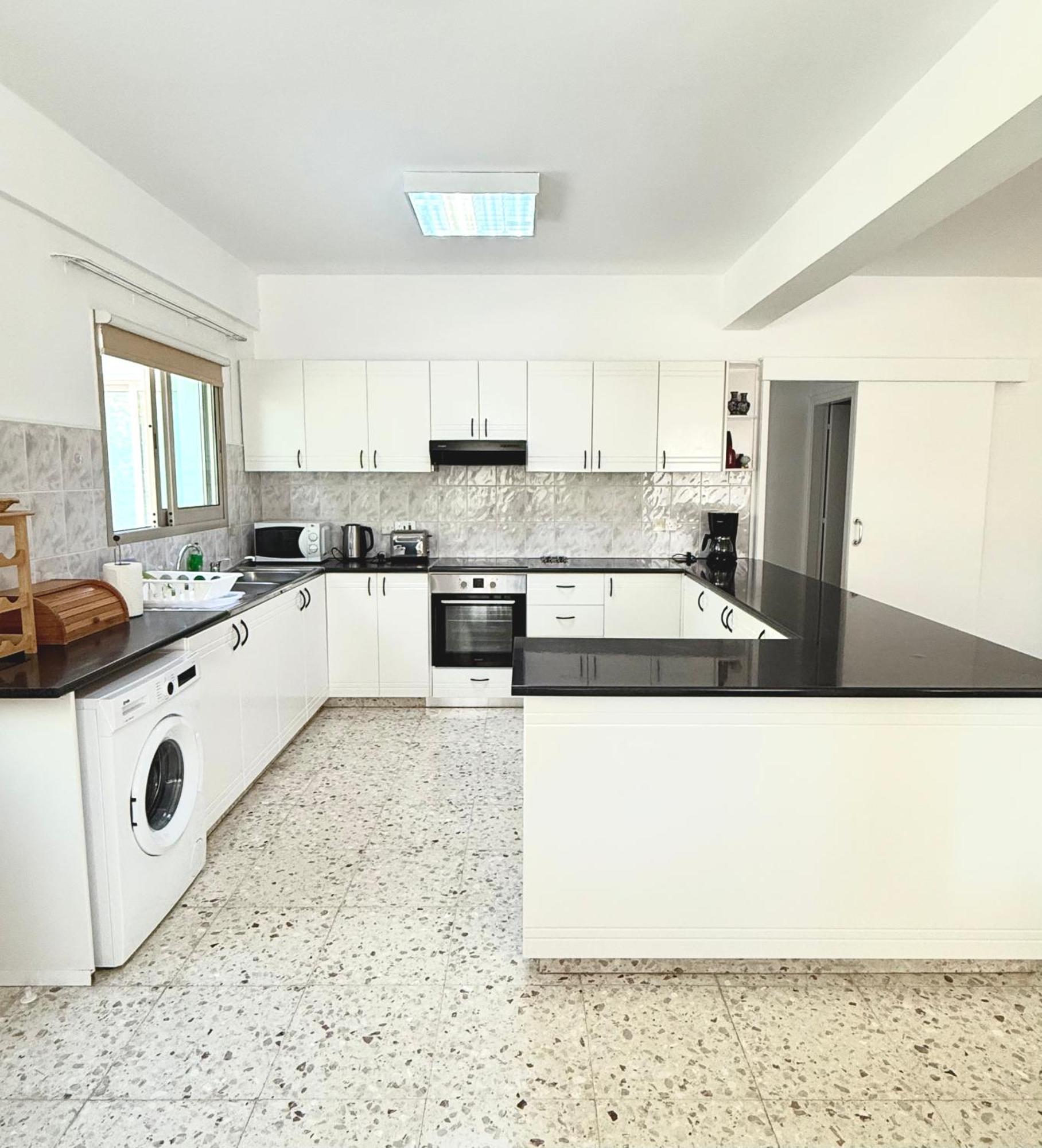 Himonas Apartments Pissouri Bagian luar foto