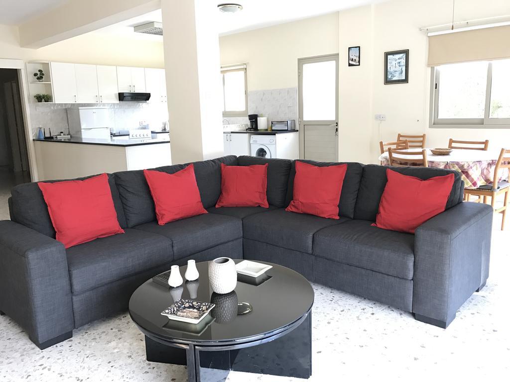 Himonas Apartments Pissouri Bagian luar foto
