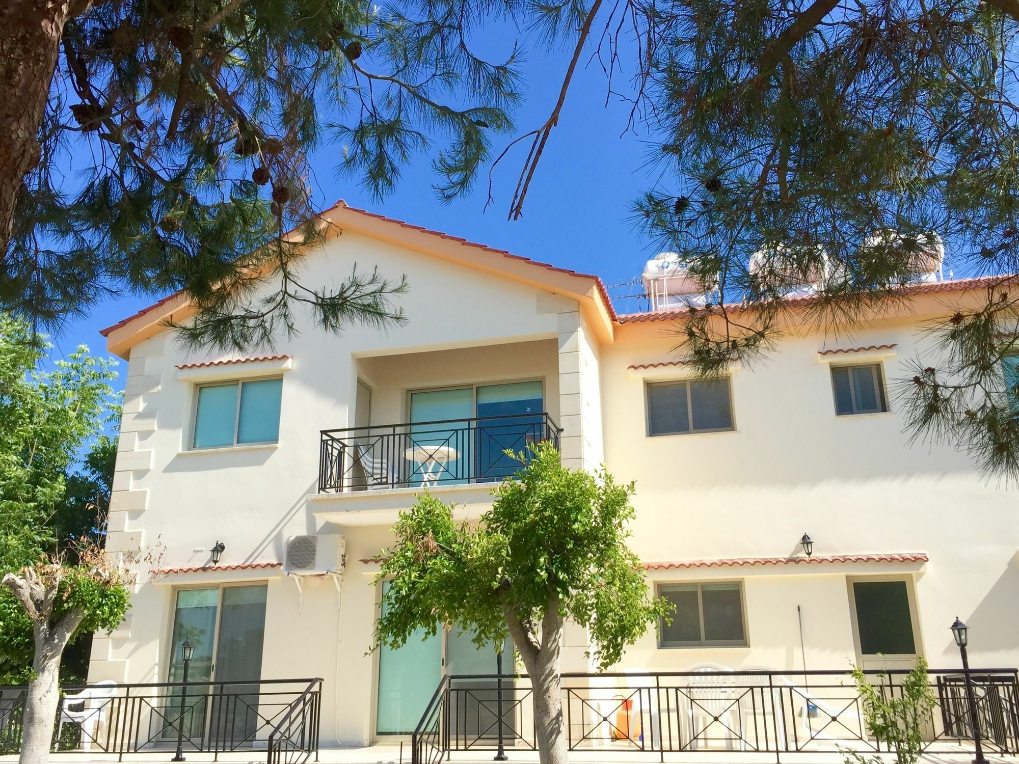Himonas Apartments Pissouri Bagian luar foto