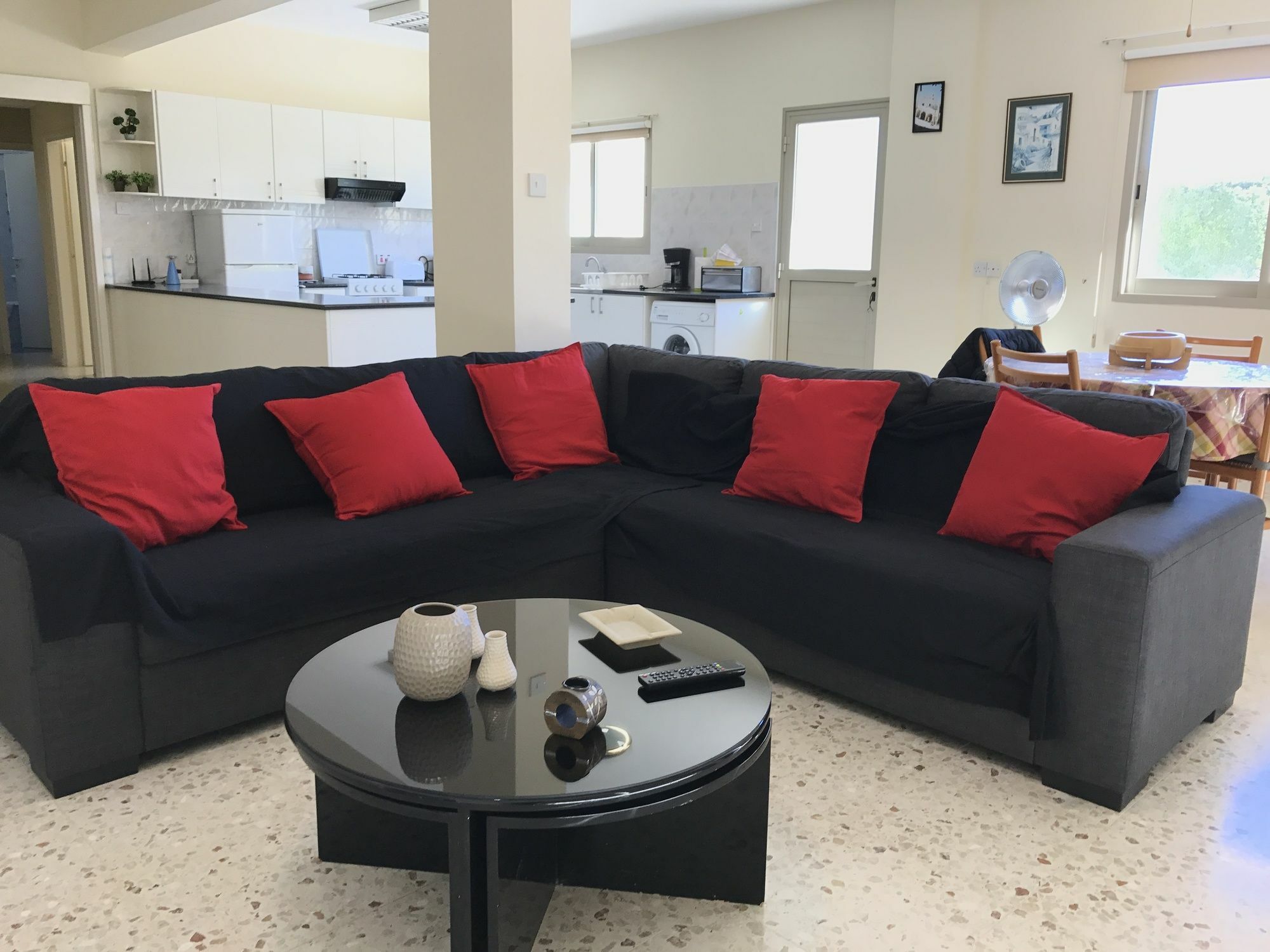 Himonas Apartments Pissouri Bagian luar foto