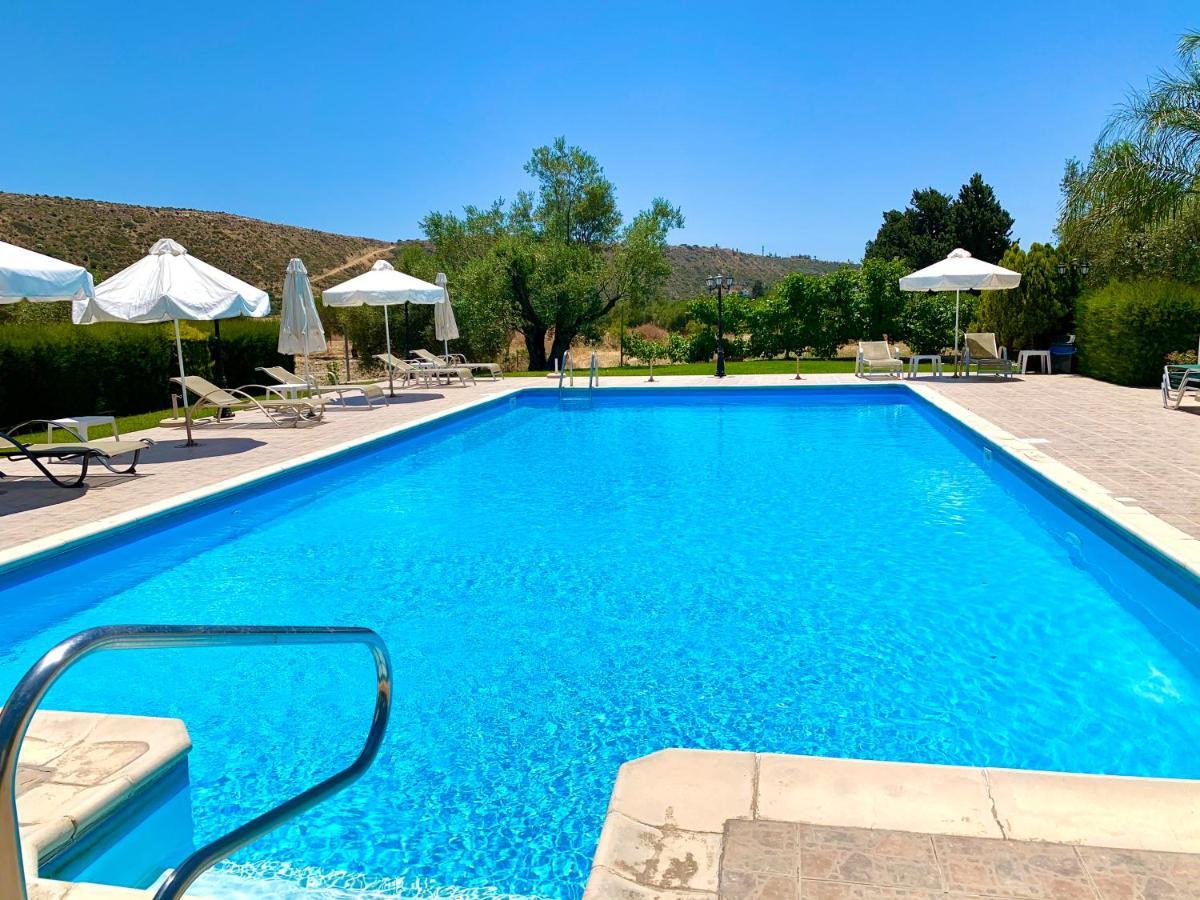 Himonas Apartments Pissouri Bagian luar foto