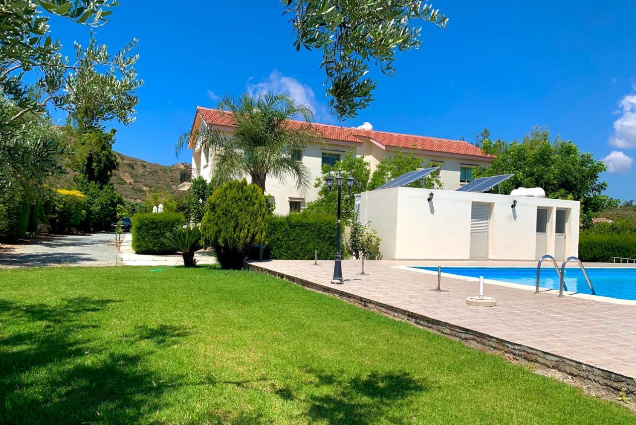 Himonas Apartments Pissouri Bagian luar foto